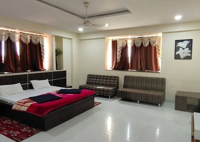 Shri Mahakaleshwar Bhakta Niwas Shri Mahakaleshwar Bhakta Niwas Contact Mahakal Bhakta Niwas Ujjain Bhakta Niwas near Mahakaleshwar Temple Mahakal Dharamshala Ujjain Budget hotel in Ujjain Accommodation near Mahakal Temple Mahakaleshwar Temple guest house Bhakta Niwas contact number Mahakal room booking Bhakta Niwas online booking Mahakal Temple stay facility Affordable rooms in Ujjain Dharamshala in Ujjain Mahakal Mandir nearby stay Ujjain pilgrimage accommodation Bhakta Niwas address Ujjain Mahakal lodging facility Family stay near Mahakal